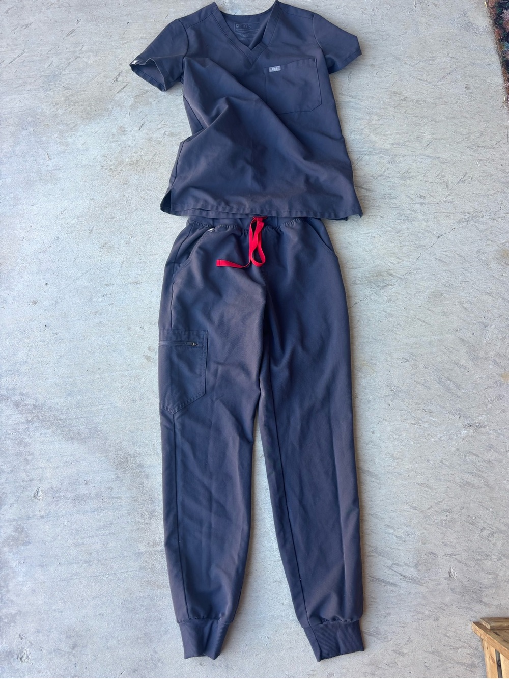 FIGS Technical Collection Scrub Set XXS Gray Charcoal V Neck Jogger